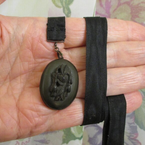 ANTIQUE Gutta Percha Locket Necklace with Photo ~ VICTORIAN Sailor Photo Locket - Picture 8 of 15
